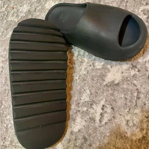 Black Yeezy Slides Size 9